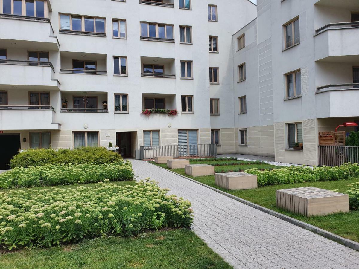Private Garden In City Center P4You Pl クラクフ エクステリア 写真